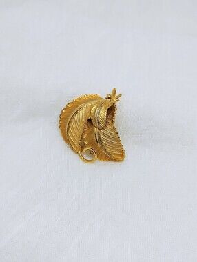 Gold Leaf Brooch Pin - Sculpted Feather Design